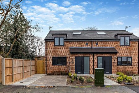 Semi-detached energy efficient home with driveway - Photo 5