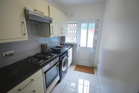 3 bedroom end of terrace house to rent - Photo 3