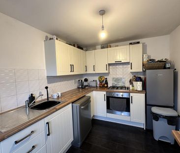 3 bedroom semi-detached house to rent - Photo 6