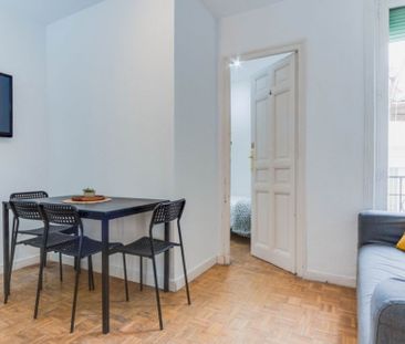 Cozy bedroom in Calle Hermosilla - Photo 3