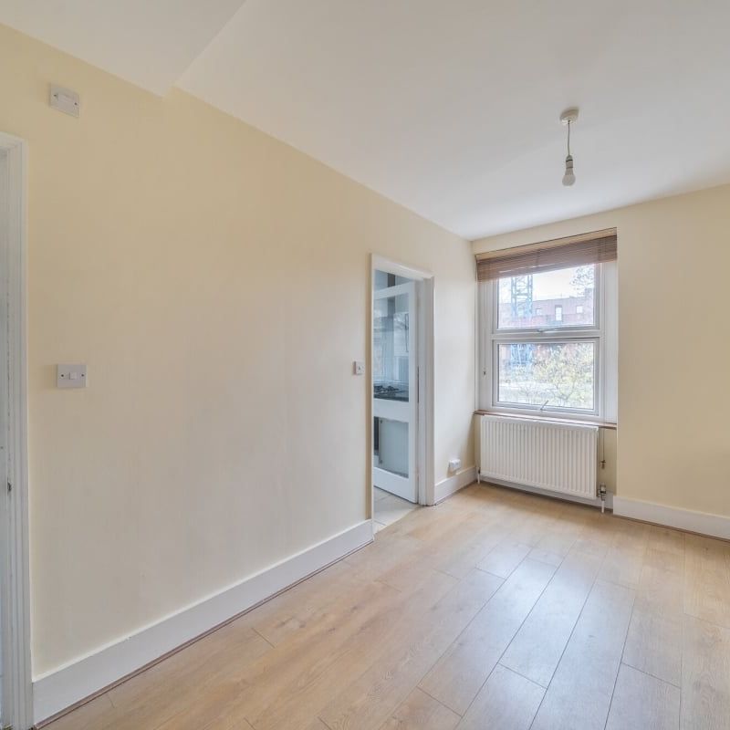 3 bedroom flat to rent - Photo 1