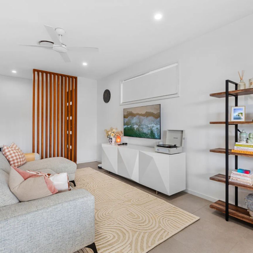 For Lease | Luxury Townhome in Serenity Green Estate, Helensvale - Photo 1