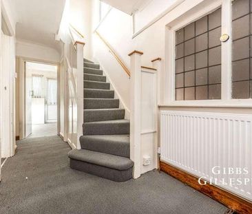 The Lawns, Pinner, HA5 - Photo 3