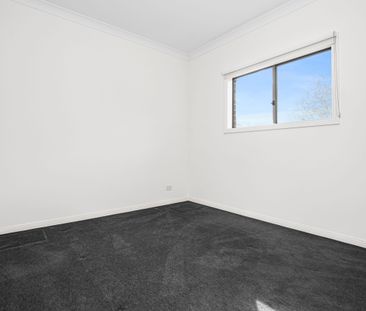 Spacious 2-Bedroom Unit with Courtyard and Modern Amenities - Photo 3