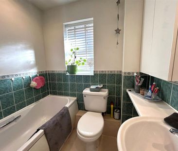 3 bedroom detached house to rent - Photo 4