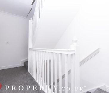 4 bedroom end of terrace house to rent - Photo 3