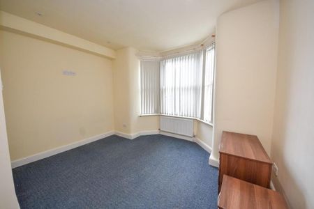4 bedroom terraced house to rent - Photo 3