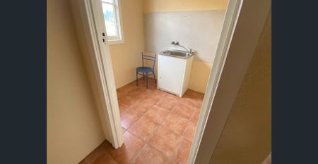 Spacious family home in Prime Maidstone Location - Photo 3