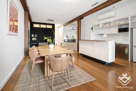 Charming 3 bedroom Woolstore - Photo 2