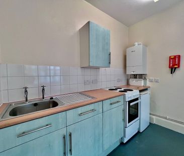 Midanbury Lane, Southampton - Photo 2