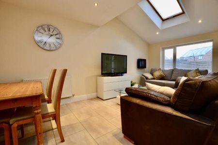 4 bedroom detached house to rent - Photo 2