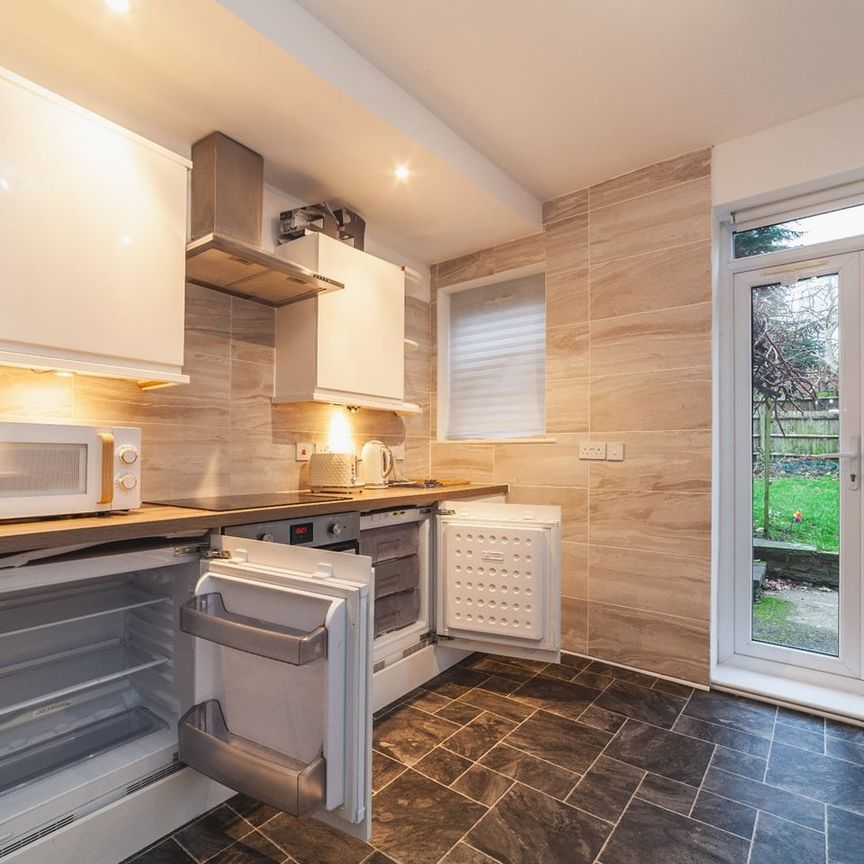 Room in a Shared House, The Pleasance, SW15 - Photo 1