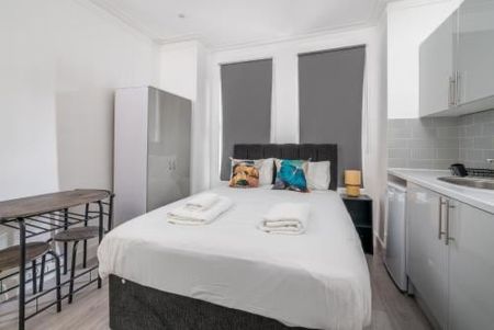 Room in a Shared House, Selwyn Road, NW10 - Photo 2
