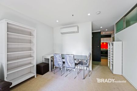 2409/8 Sutherland Street, Melbourne - Photo 3