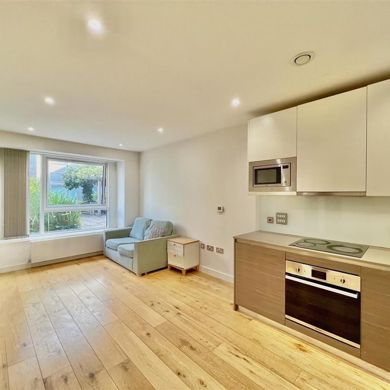 Studio to rent - Photo 1