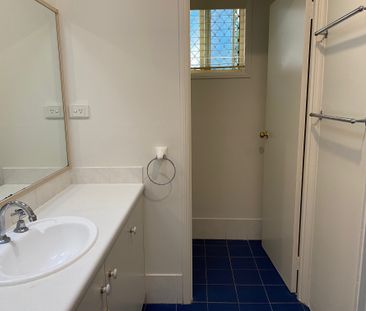 8A Mavis Avenue, Peakhurst NSW 2210 - House For Rent | Domain - Photo 3