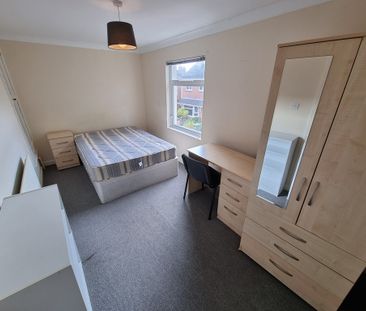 4 Bed Student Accommodation - Photo 3