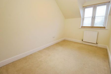 3 bedroom apartment to rent - Photo 4