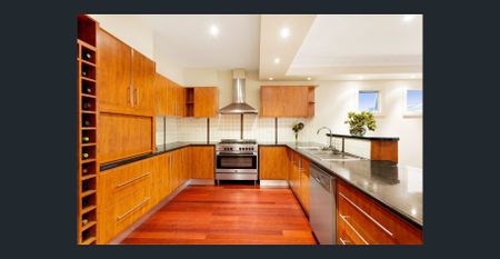 Utilities Included! Rooming house Master bedroom for rent! - Photo 3