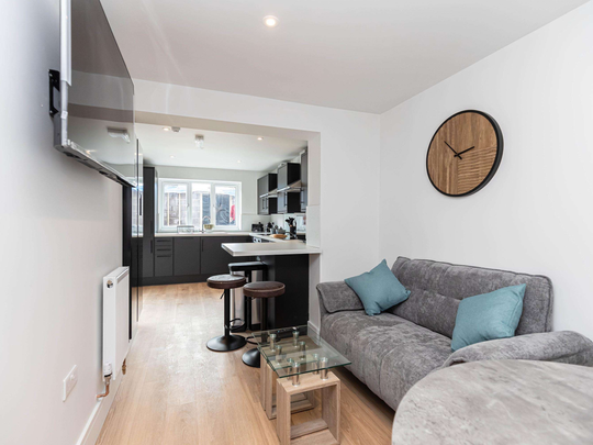 Modern Living - Large Stylish Double En-Suite Rooms Room 2 - Photo 1