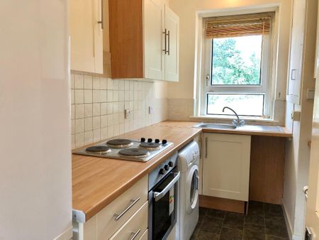 2 bedroom flat to rent - Photo 2