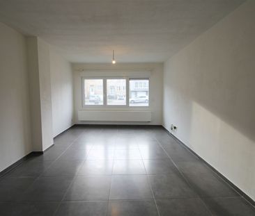 Instapklaar appartement van ca. 65 m² met 2 slaapkamers en grote koer gelegen op het gelijkvloers in een kleinschalig gebouw. - Foto 1