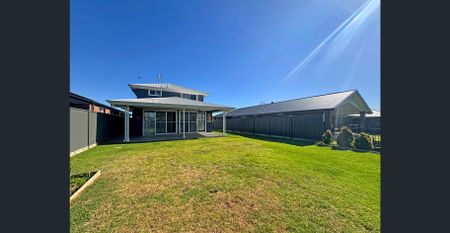 Luxury Family Living with Water Views in Southlakes Estate - Photo 5