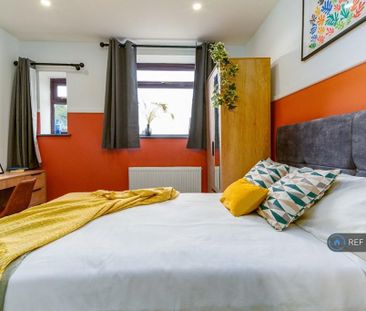 1 bedroom in a house share to rent - Photo 2