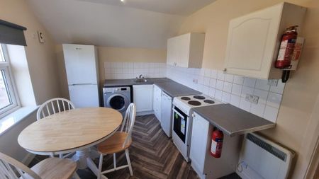 2 bedroom flat to rent - Photo 3