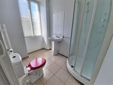 Location Appartement 2 pièces 55m² LUSIGNAN 86600 - Photo 4