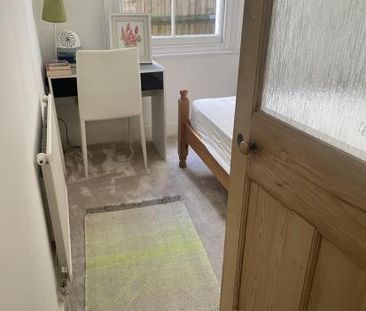 Small double room in beautiful Earlsfield victorian maisonette shar... - Photo 6