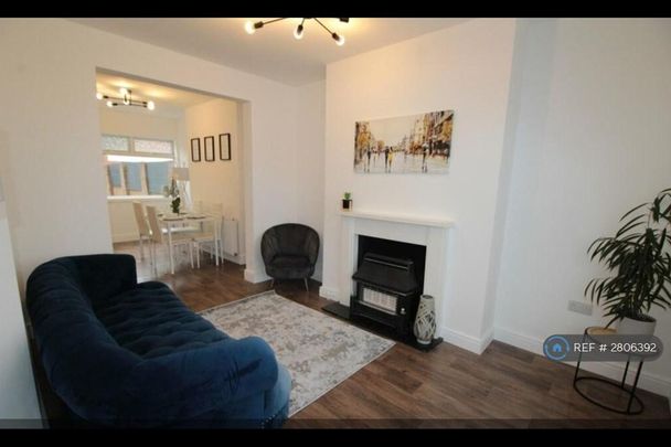 3 bedroom semi-detached house to rent - Photo 1