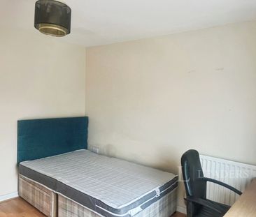 4 bedroom house to rent Hitchen Street, M13 - Photo 4