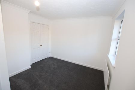 2 bedroom End Terraced to let - Photo 3