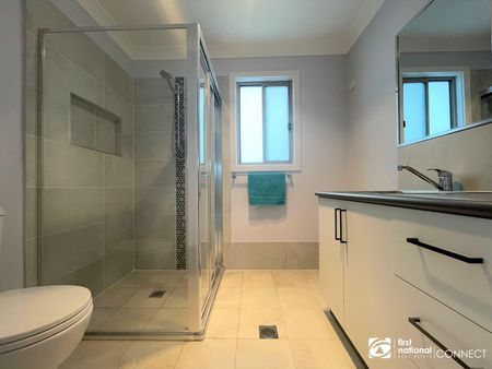 Contemporary, Leafy Sanctuary - Photo 5