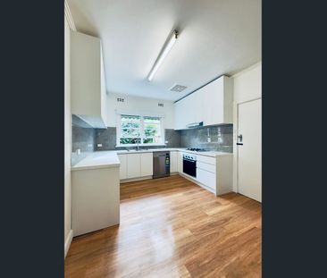 A new renovated modern Kitchen, Laundry, freshly painted and new po... - Photo 6