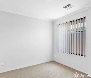 16 Braeburn Loop, Wattle Grove WA 6107 - Photo 2