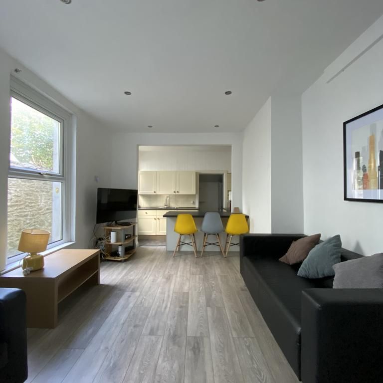 6 bedroom terraced house to rent - Photo 1