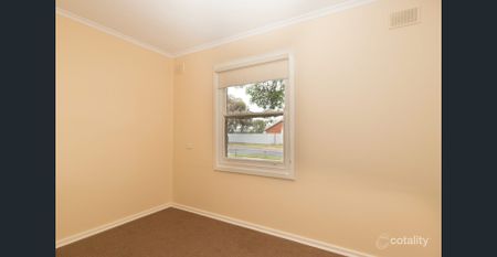 Spacious 4-Bedroom Home close to schools, shops and transport - Photo 3