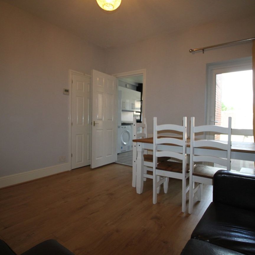 4 Bed Terraced House, Portswood Road, SO17 - Photo 1