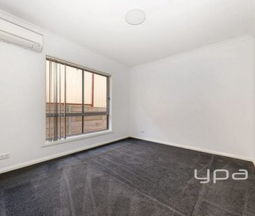 Upmarket Two Bedroom Town "Home" In Prestige Locale! - Photo 3