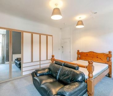 1 bedroom in a house share to rent - Photo 6