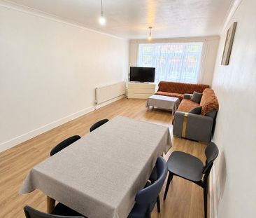 4 bedroom semi-detached house to rent - Photo 1