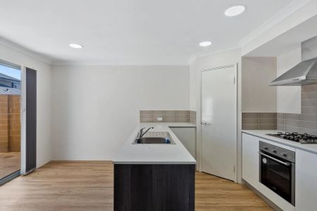 2/90 Cooper Street, - Photo 3