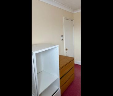 Room in a Shared House, Heathhurst Road, CR2 - Photo 5