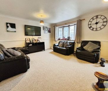 Wickford Place, Basildon - Photo 1