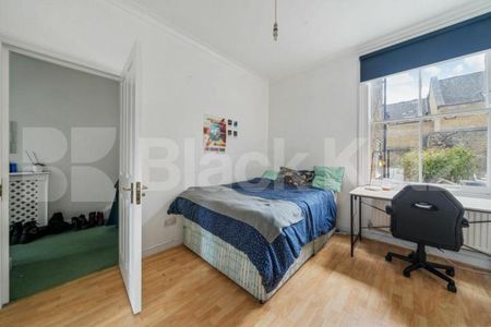 Offering generous accommodation arranged over multiple levels - Photo 3