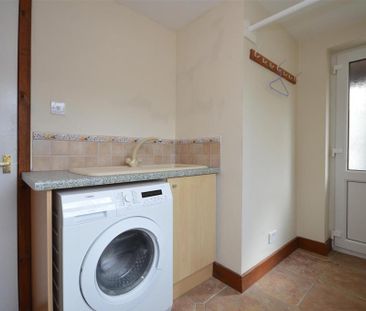 3 bedroom semi-detached house to rent - Photo 6