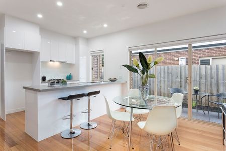2 BEDROOM VILLA, SET AT THE REAR OF THE BLOCK - ELEGANT & SECURE LIVING ALL IN ONE - Photo 3