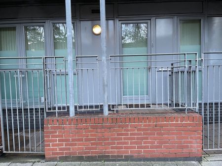 1 Bed Flat, Wheeleys Lane, B15 - Photo 2